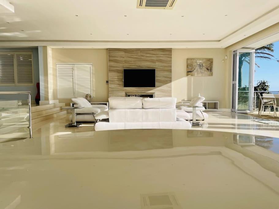 House Havana 6 Bedroom Villa, Camps Bay Holiday home